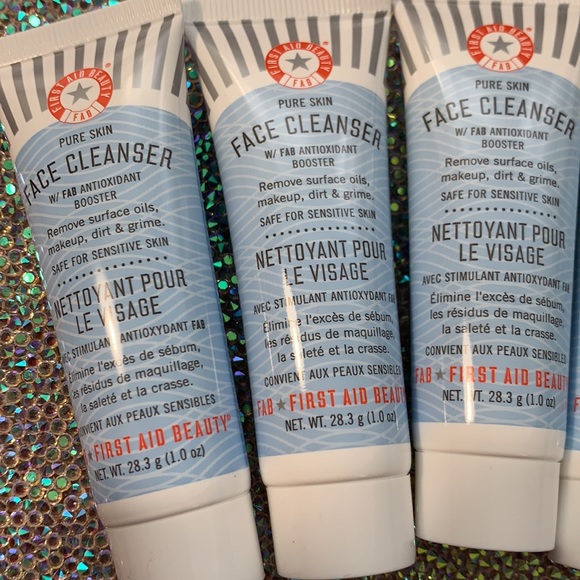 🌸 FIRST AID BEAUTY 5pc pure skin face cleanser - Picture 2 of 3